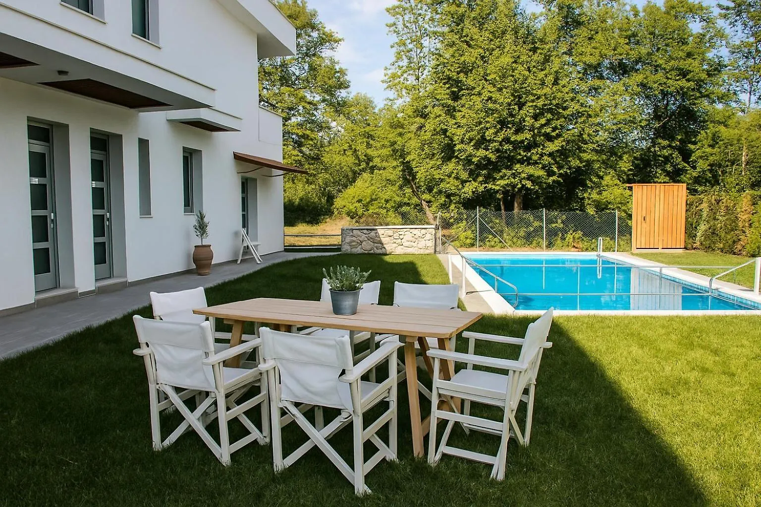 Aristotelia Gi Ikies - Olympiada Poolside Retreats