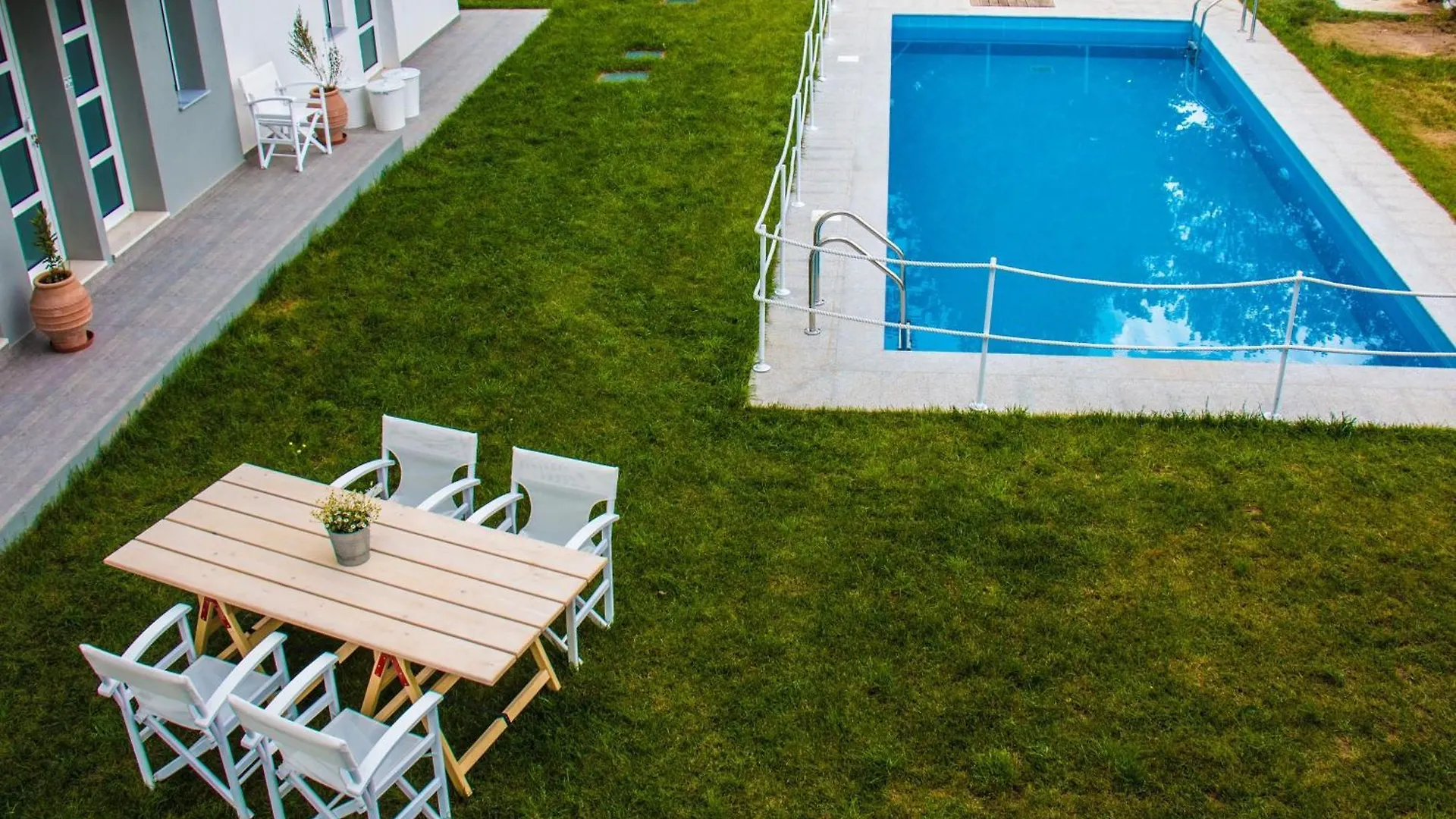 Aristotelia Gi Ikies - Olympiada Poolside Retreats Apartament